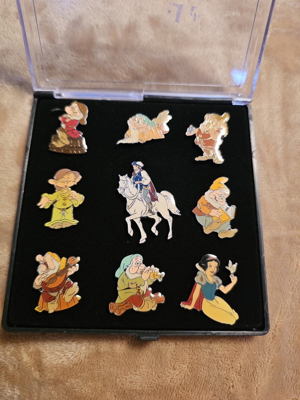 Disney Snow White & Seven Dwarfs Enamel Pin Set - Multi-Color 💙❤️